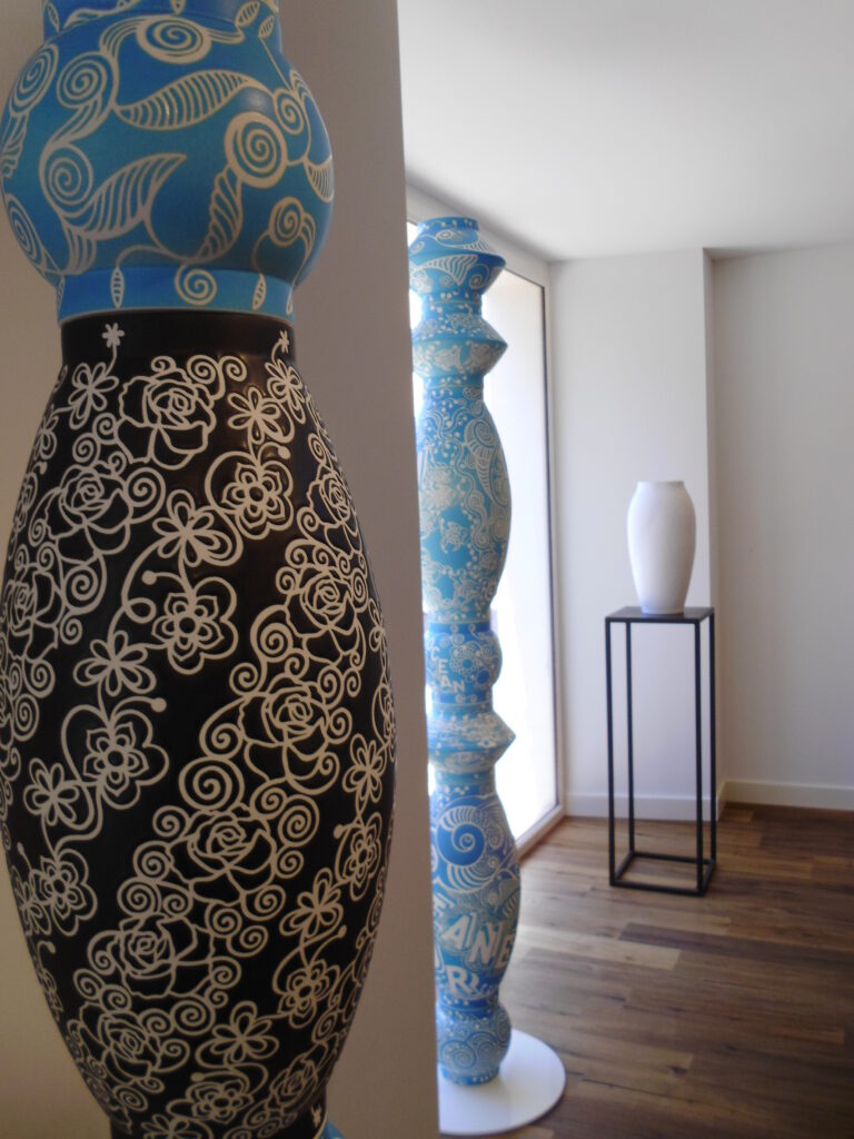 Vases décoratifs au Grand Presbytère, Salle d’exposition Martres Tolosane.