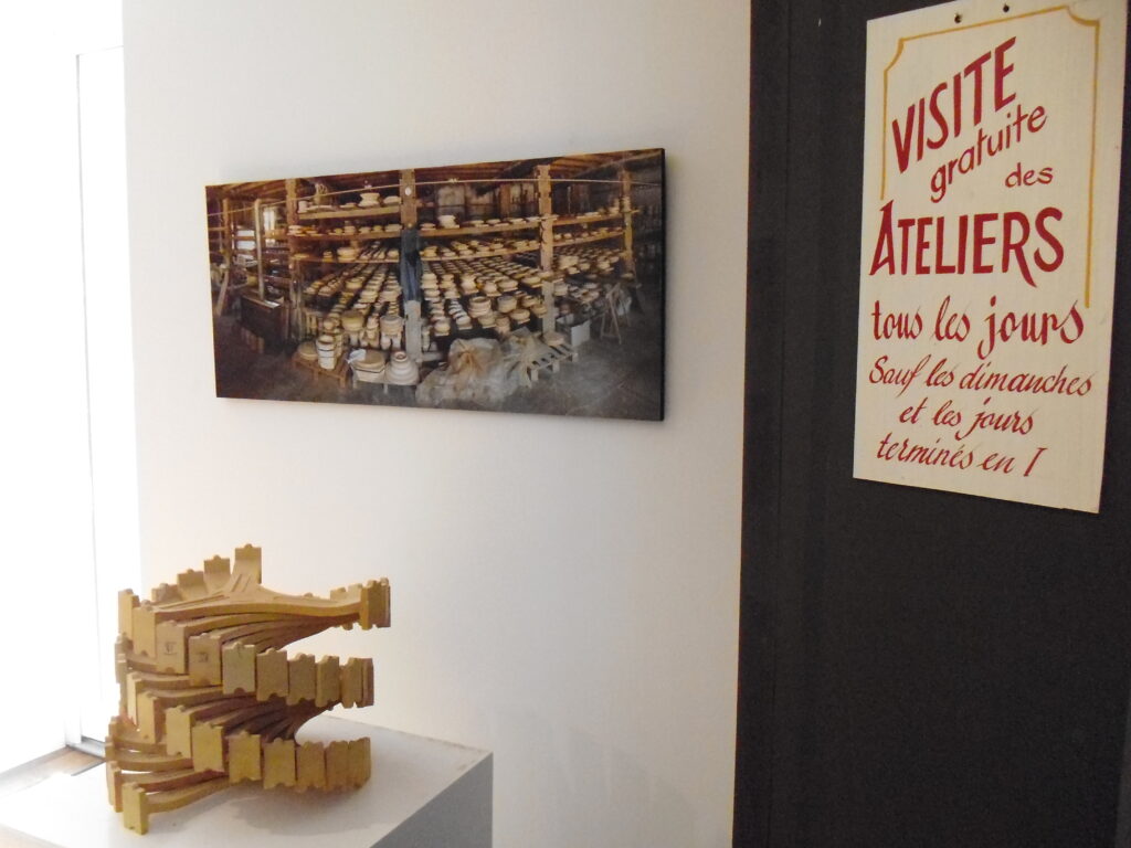 Sculpture en bois à la Salle d’exposition Martres Tolosane, Le Grand Presbytère.