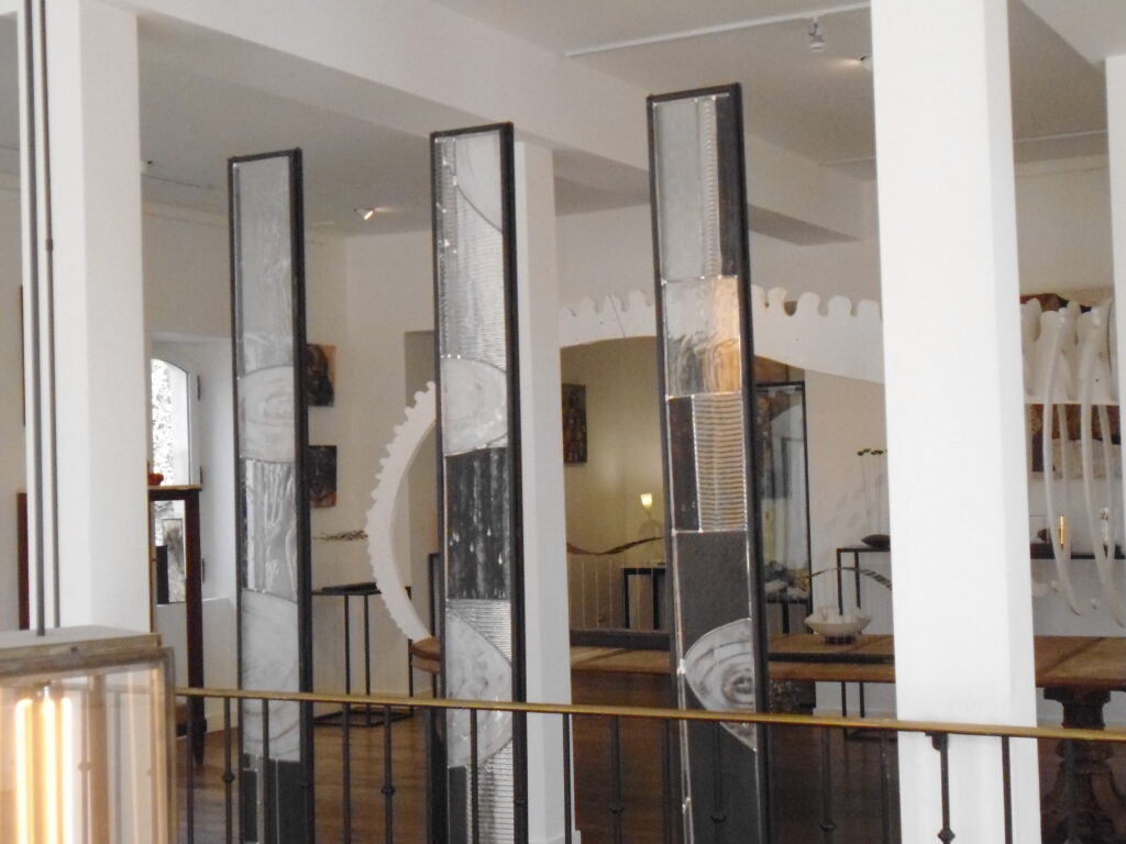 Panneaux décoratifs en verre à la Salle d’exposition Martres Tolosane.
