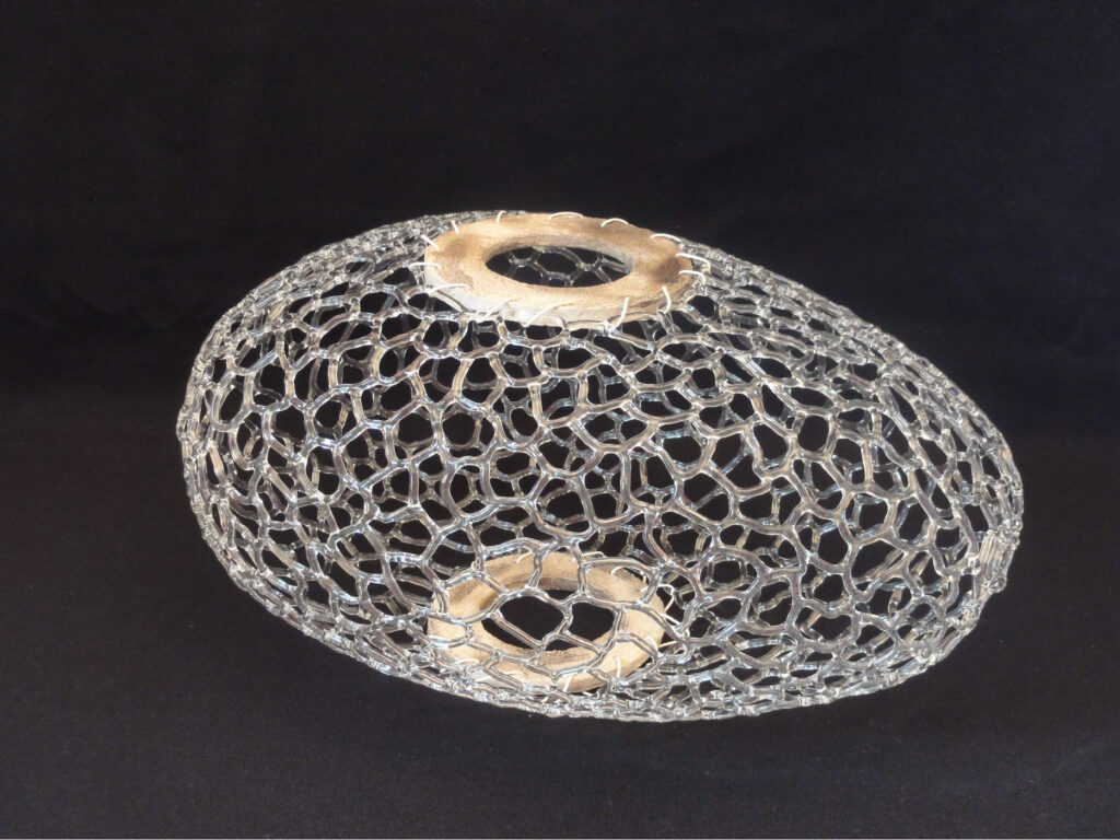 Objet en verre tressé exposé au Grand Presbytère, Salle d’exposition Martres Tolosane.