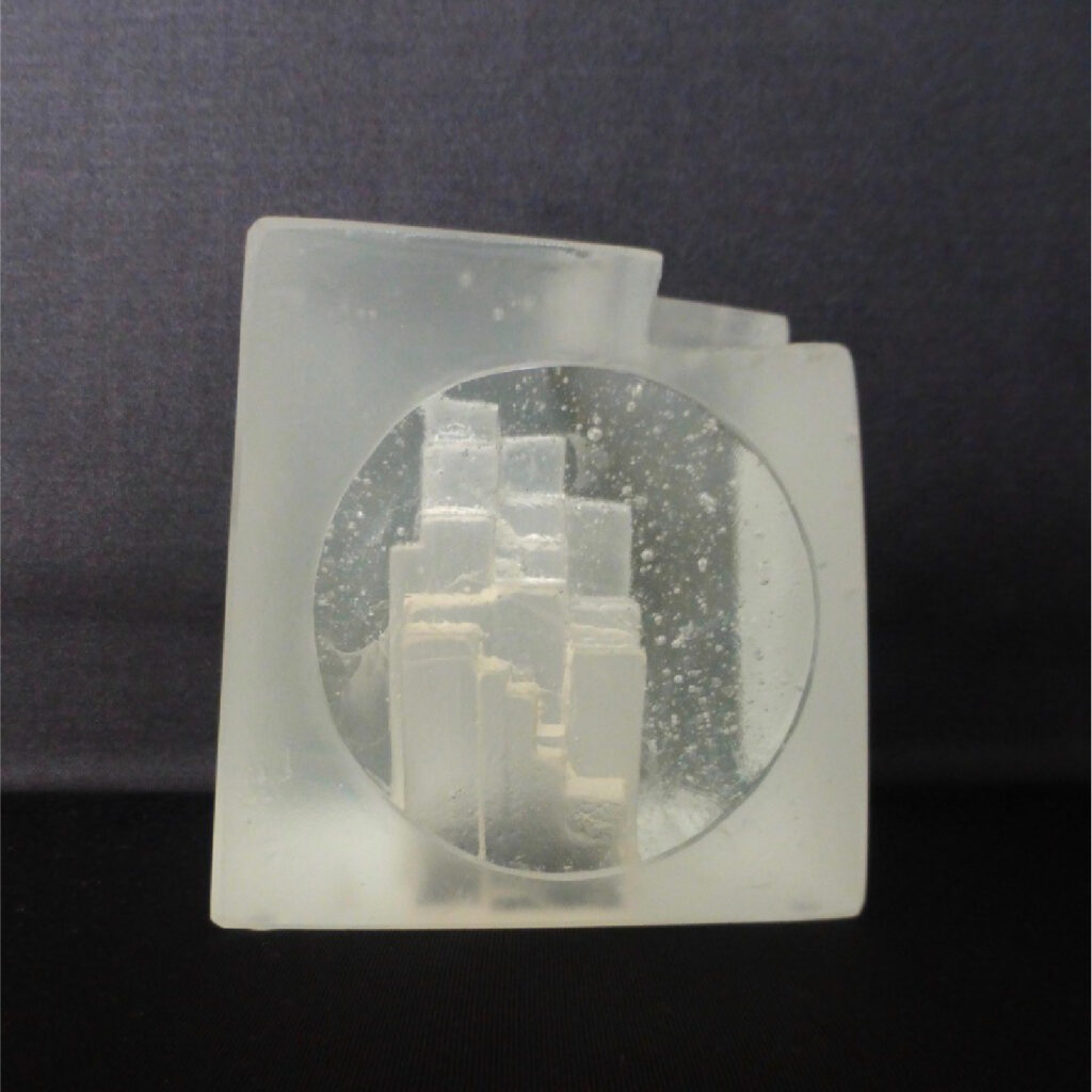 Objet en verre translucide, Salle d’exposition Martres Tolosane, Le Grand Presbytère.