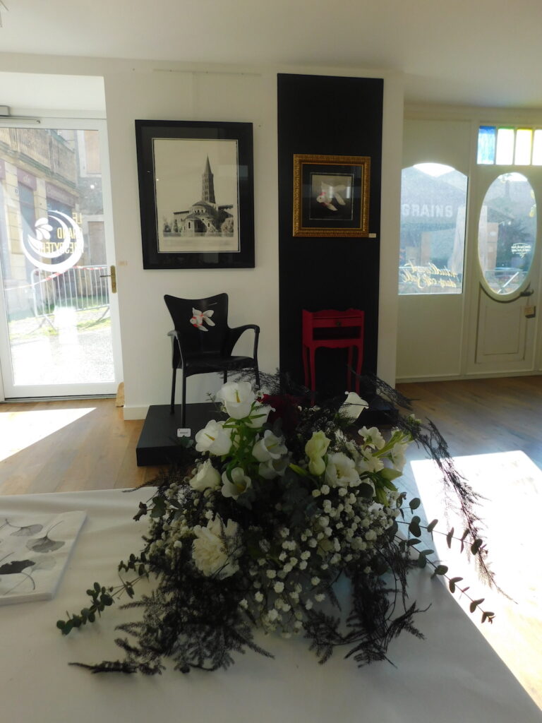 Arrangement floral dans la Salle d’exposition Martres Tolosane, Le Grand Presbytère.