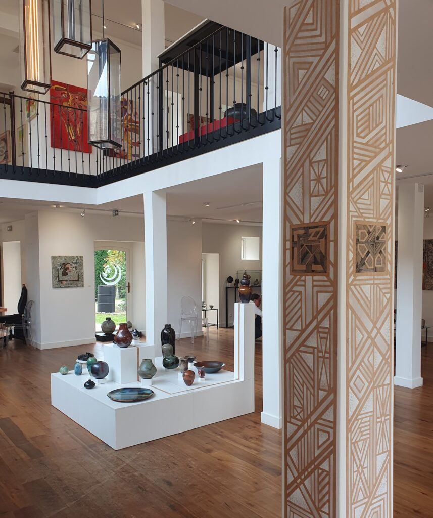 Salle d’exposition Martres Tolosane au Grand Presbytère, œuvres exposées.