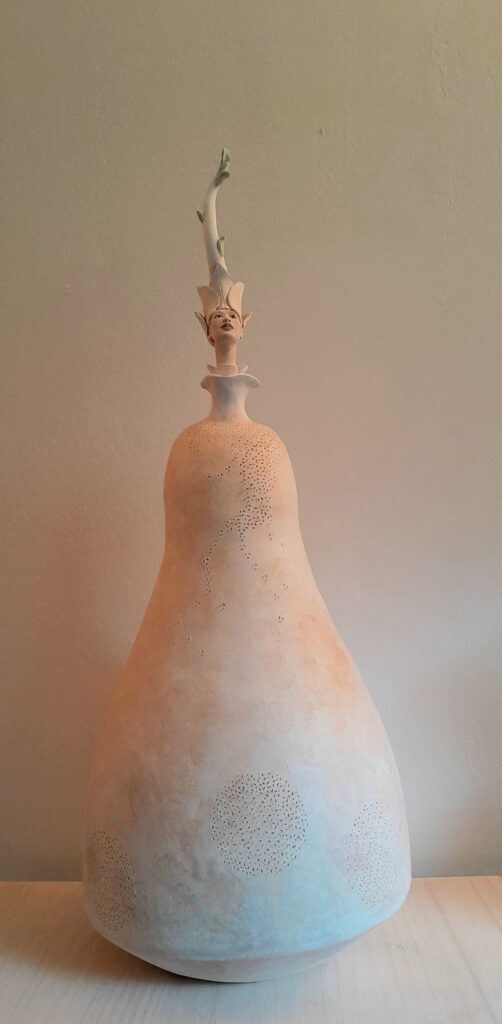 Sculpture en céramique exposée au Grand Presbytère, Salle d’exposition Martres Tolosane.