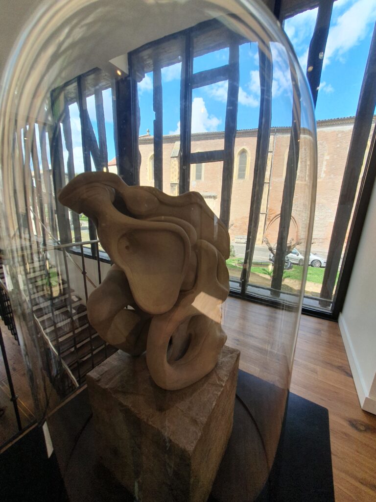 Sculpture exposée au Grand Presbytère, Salle d’exposition Martres Tolosane.