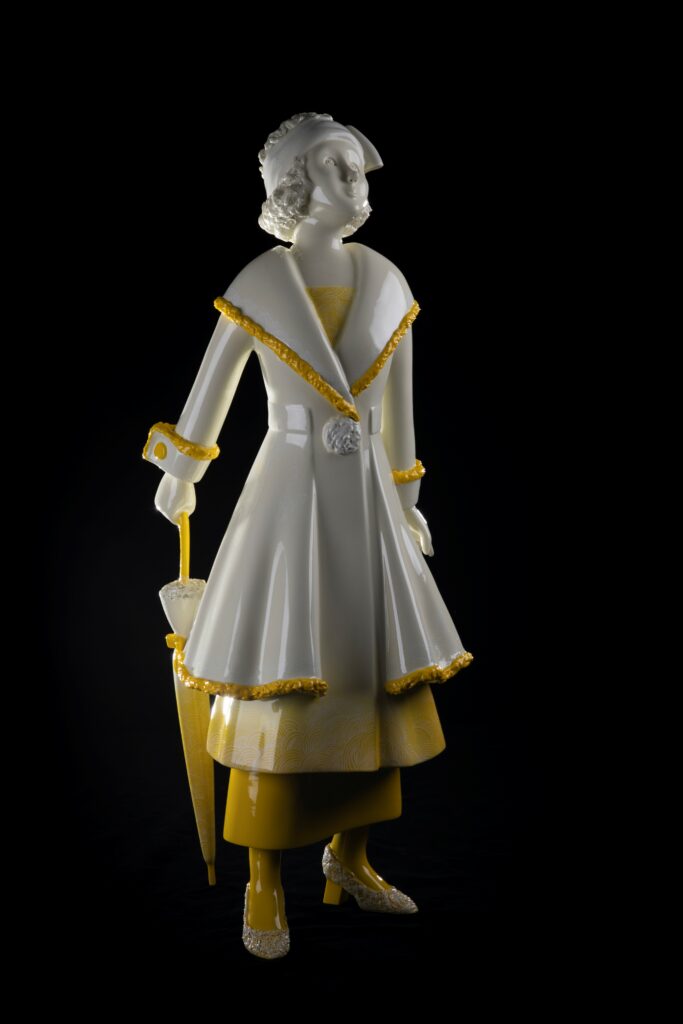 Figurine en porcelaine élégante au Grand Presbytère, Salle d’exposition Martres Tolosane.