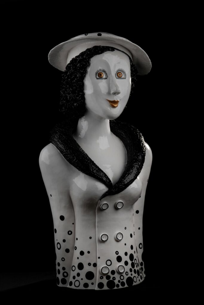 Sculpture de femme au chapeau, Salle d’exposition Martres Tolosane, Le Grand Presbytère