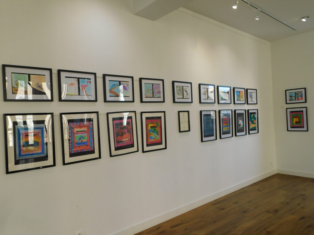 Accrochage d'œuvres à la Salle d’exposition Martres Tolosane, Le Grand Presbytère.