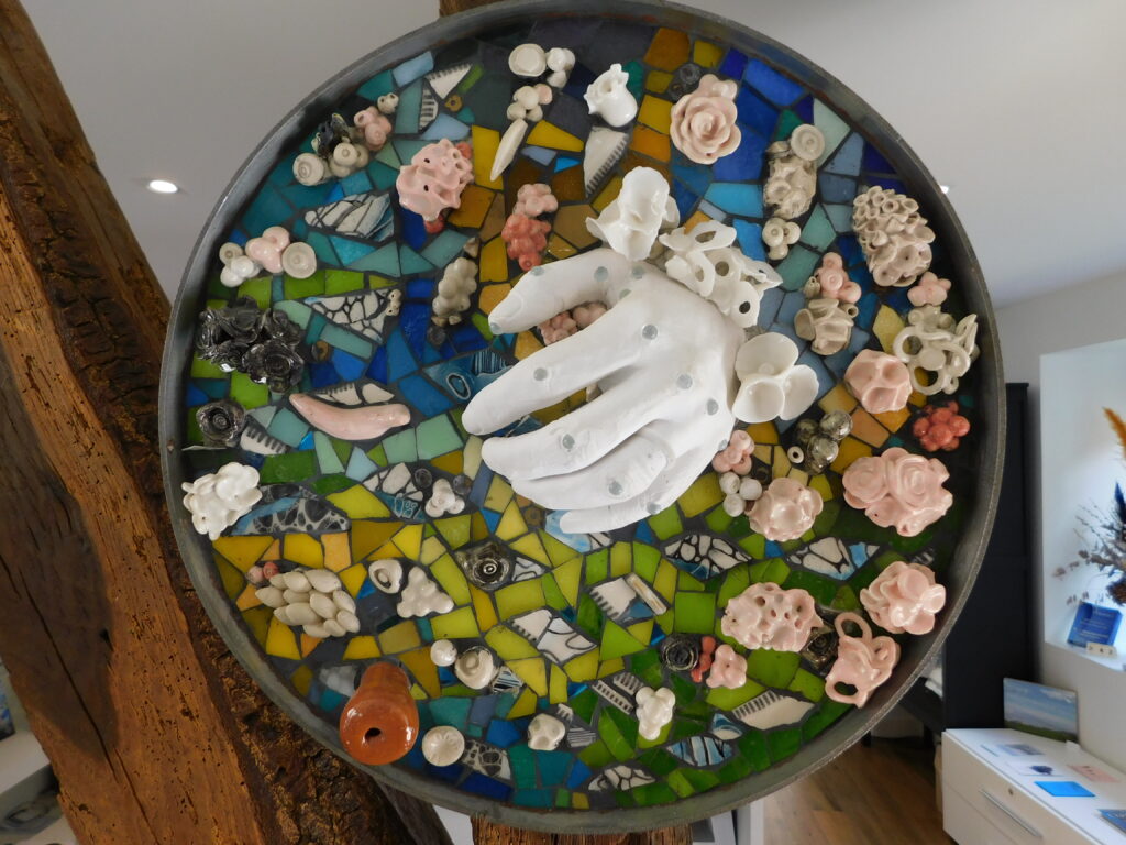 Oeuvre en mosaïque exposée au Grand Presbytère; Salle d’exposition Martres Tolosane.