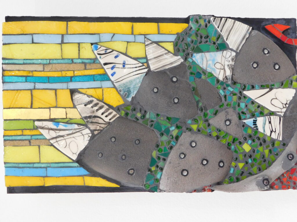 Mosaïque colorée exposée au Grand Presbytère; Salle d’exposition Martres Tolosane.