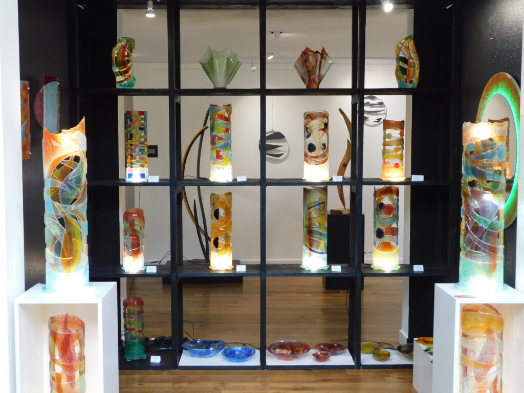 Œuvres de verre exposées au Grand Presbytère, Salle d’exposition Martres Tolosane.