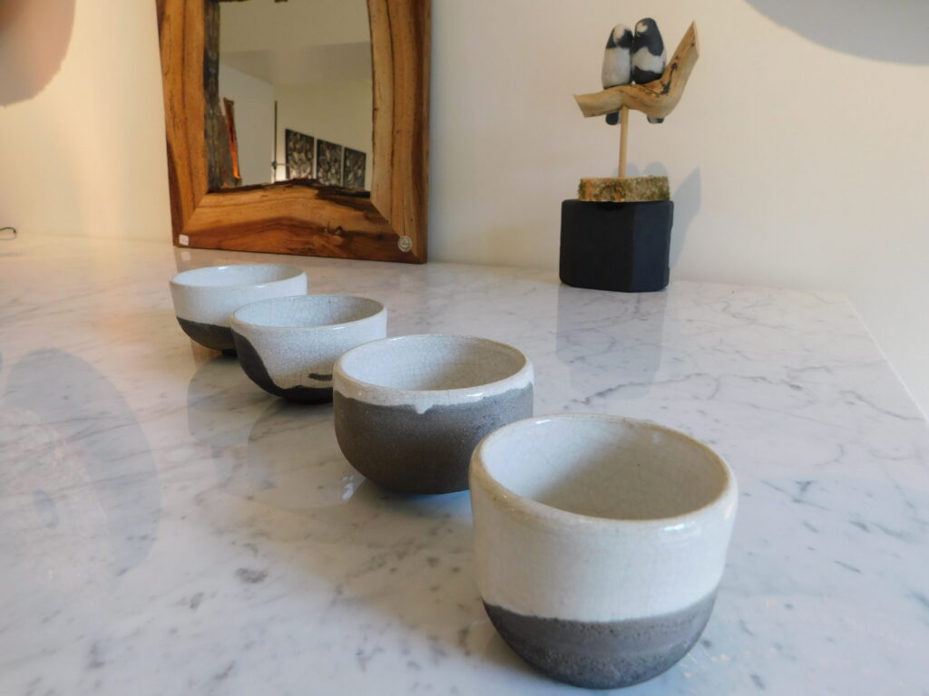Cinq bols en céramique au Le Grand Presbytère, Salle d’exposition Martres Tolosane.