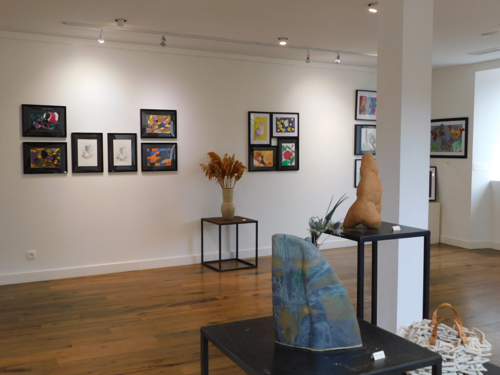 Salle d’exposition Martres Tolosane au Grand Presbytère, œuvres exposées.