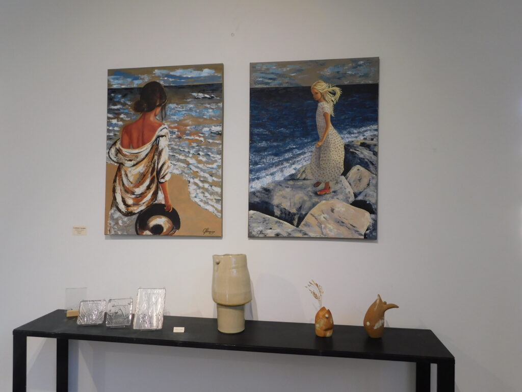 Deux tableaux exposés à la Salle d’exposition Martres Tolosane, Le Grand Presbytère.