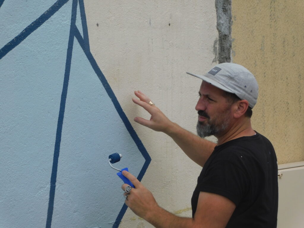 Artiste en pleine création à Le Grand Presbytère, Salle d’exposition Martres Tolosane.