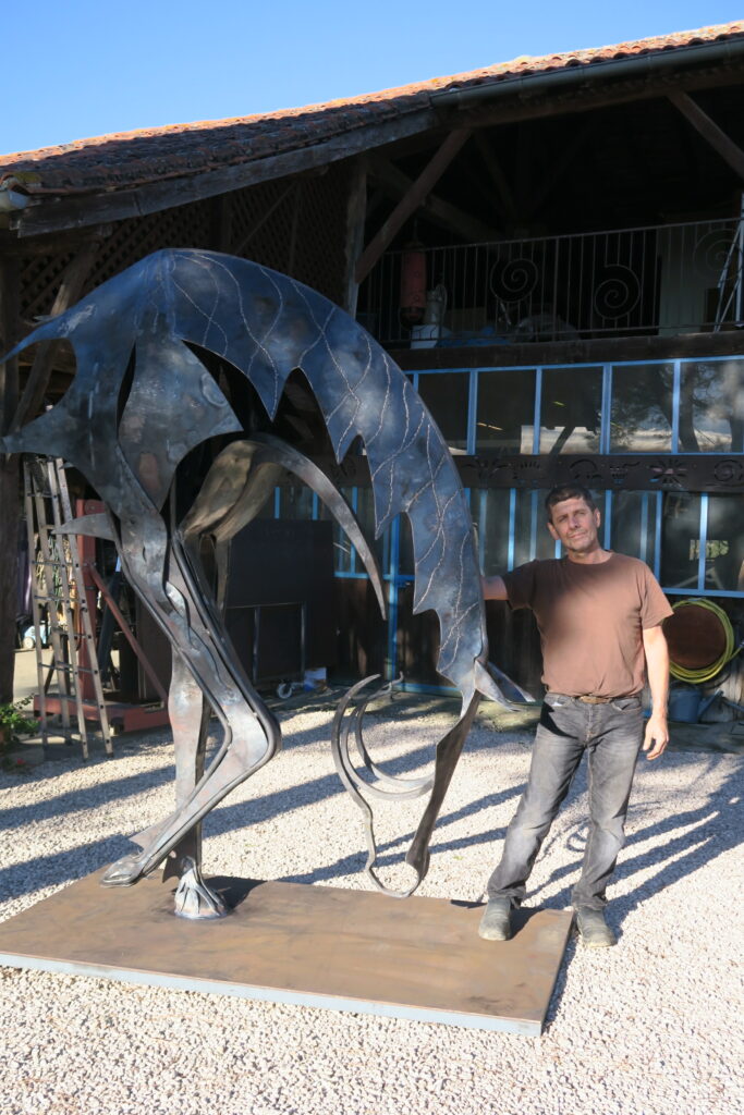 Sculpture en métal au Grand Presbytère, Salle d’exposition Martres Tolosane.