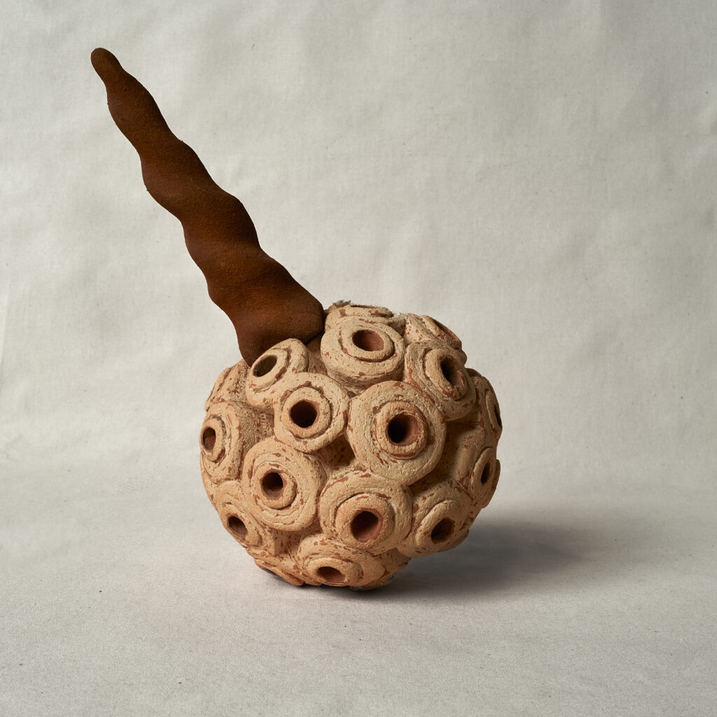 Sculpture en céramique exposée au Grand Presbytère, Salle d’exposition Martres Tolosane.