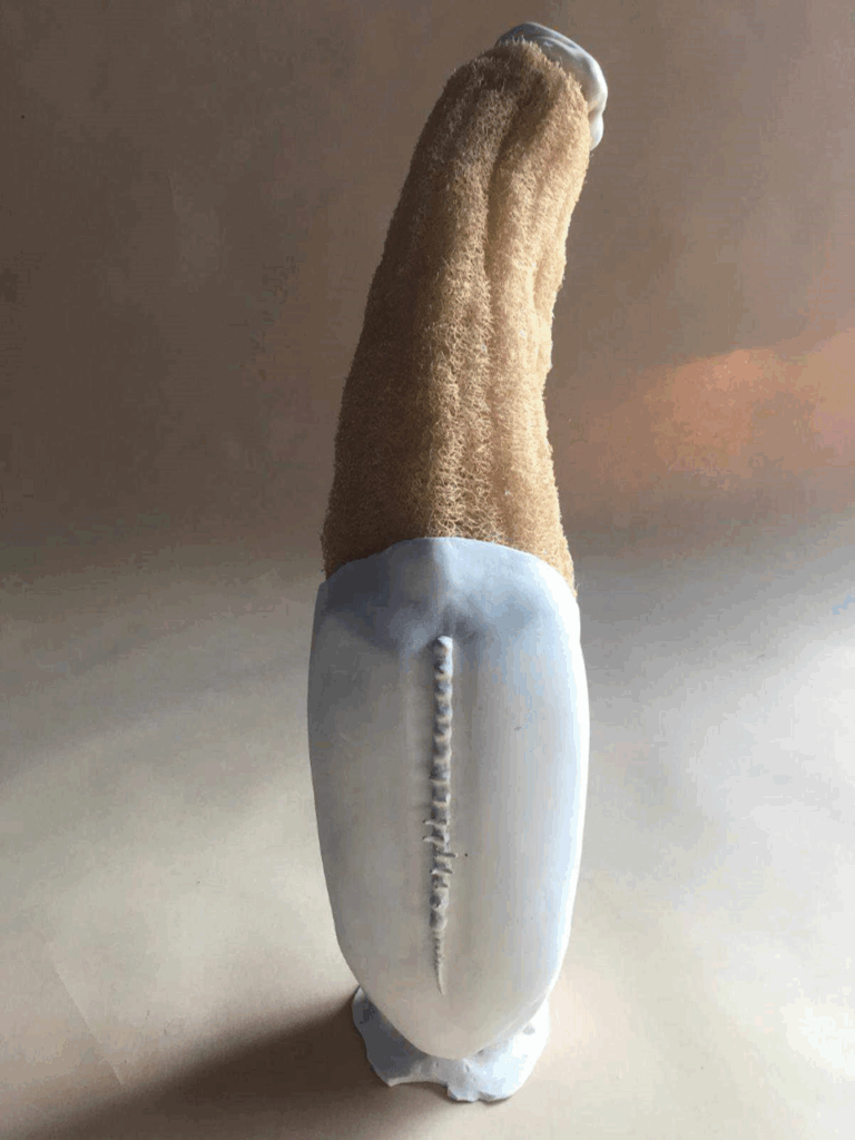 Sculpture contemporaine exposée au Grand Presbytère, Salle d’exposition.